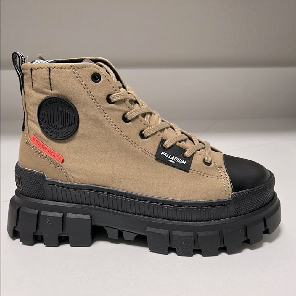 Palladium Revolt Hi TX Tan & Black Platform Women’s Boots | NWT | Sz 6.5